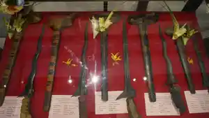 KERIS-Beberapa-keris-koleksi-Museum-Semarajaya-Klungkung.jpg