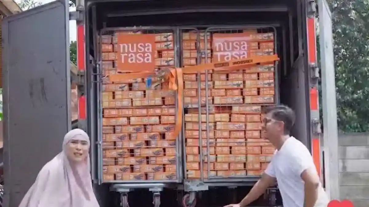 Syoknya Fitri Tropica Dapat Kejutan dari Suami, Tak Tanggung-tanggung Satu Truk Dibikin Penuh