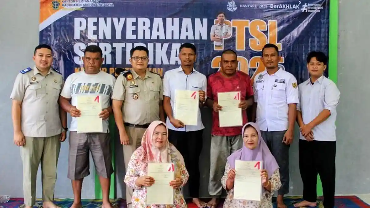 BPN Abdya Serahkan Puluhan Sertifikat Tanah Program PTSL