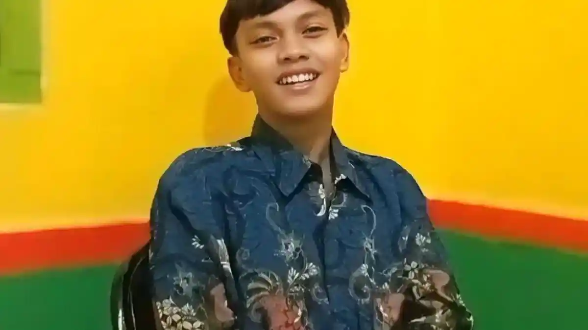 Dipanggil Enzet, Viral Remaja di Indramayu Punya Nama Satu Huruf Yakni Z