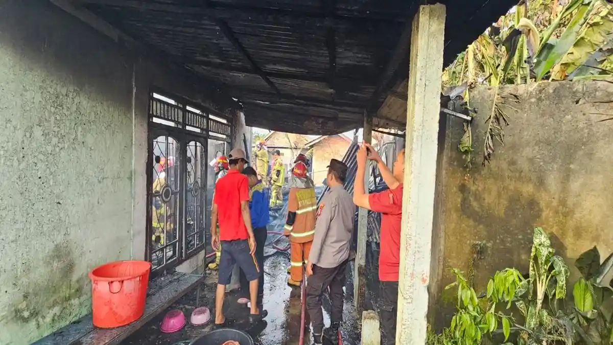 Satu Rumah Permanen di Plaju Palembang Ludes Terbakar, Diduga Karena Korsleting Listrik