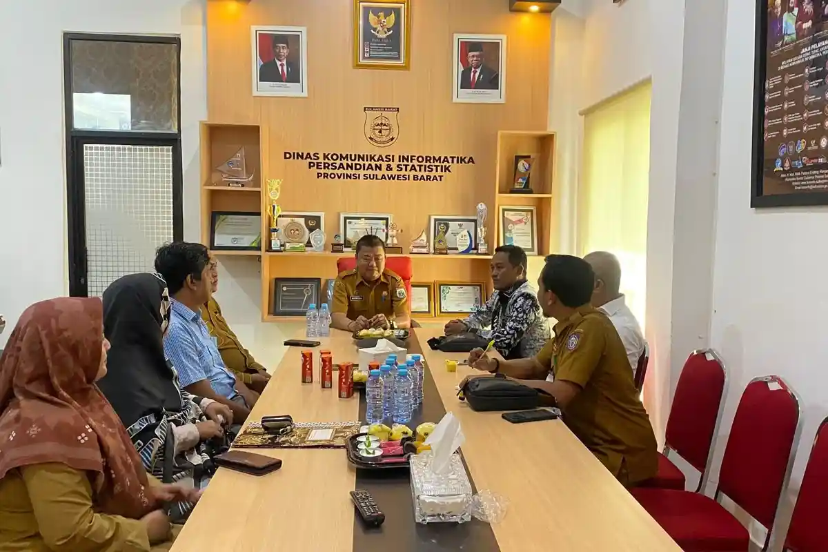 Komisi Informasi Gorontalo Studi Kelembagaan di Diskominfopers Sulbar