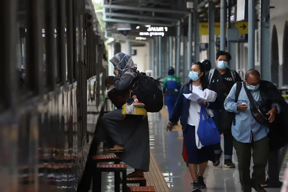 Berikut Syarat Naik Kereta Api selama PPKM, Wajib Tunjukkan Kartu Vaksin