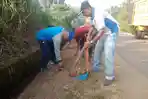 kuryana-azis-yang-sedang-mempungut-sampah.jpg