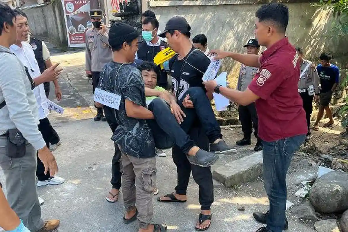 Polsek Sandubaya Mataram Gelar Rekonstruksi Kasus Tewasnya Pemuda saat Tenggak Miras di Pinggir Kali
