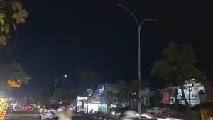 Lampu-PJU-di-Jalan-HR-Soebrantas-mati.jpg