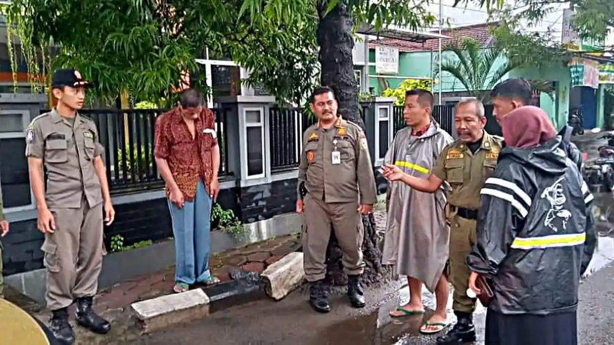 Viral Orang Mematung 7 Jam di Kebumen, Satpol PP: Kami Hanya Temukan Obat Bertuliskan Mr X