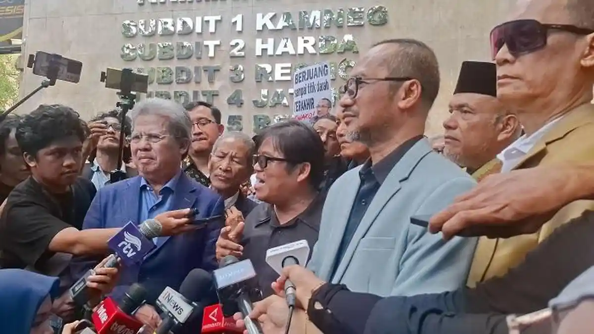 Diperiksa Soal Kasus Ijazah Jokowi, Abraham Samad Ditemani Todung Mulya Lubis hingga Saut Situmorang
