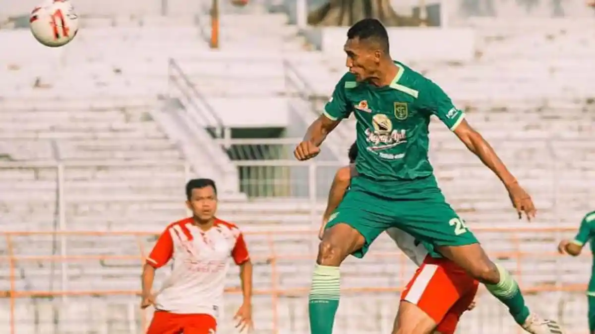 Aji Santoso Pertahankan Dua Pemain Trial Persebaya Surabaya hingga Usai Lebaran