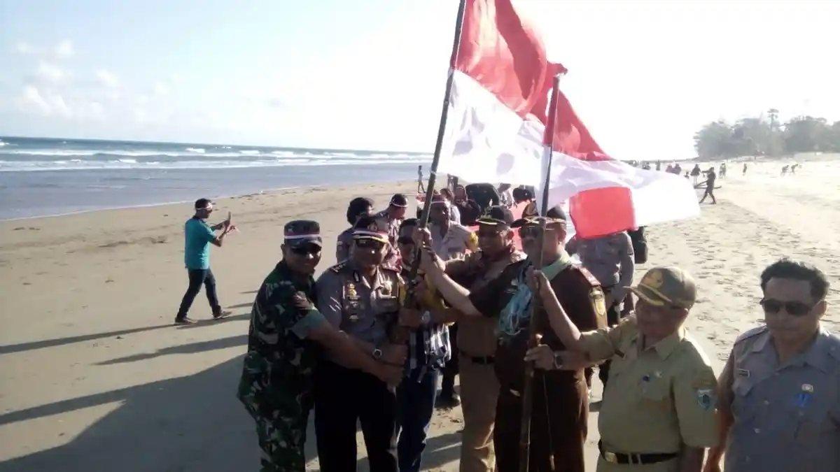 Kantor Distrik Navigasi Kupang Kibarkan Bendera Merah Putih Raksasa, Ini Ukurannya