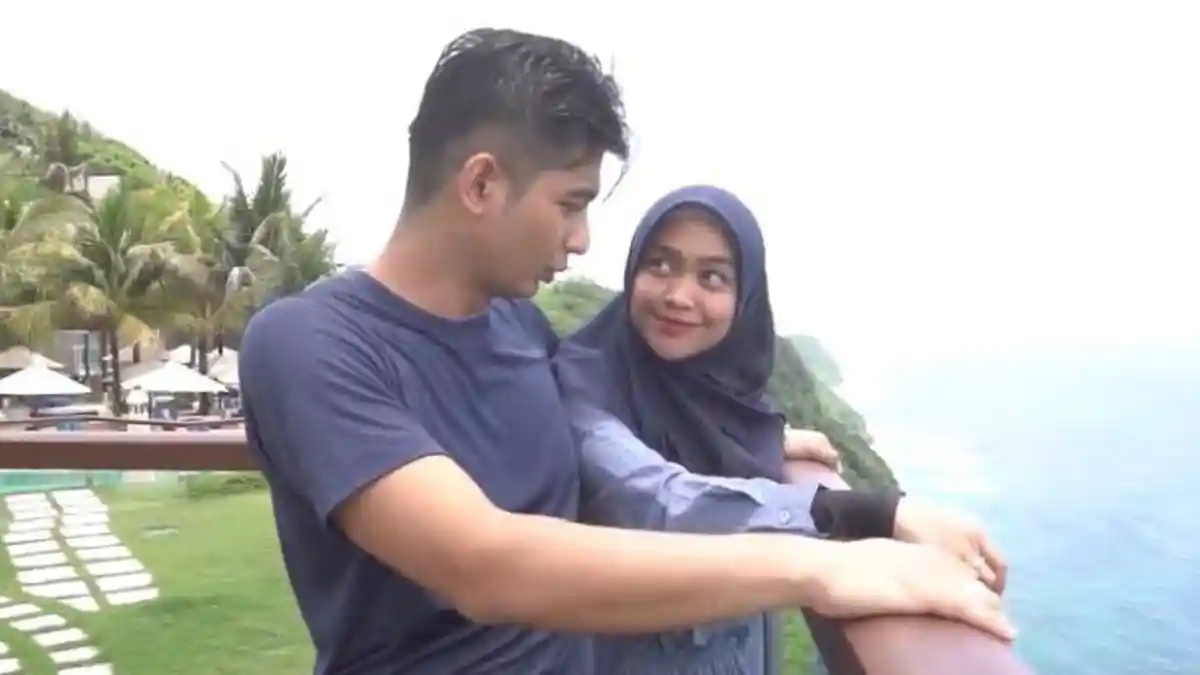 Teuku Ryan Ngotot Larang Ria Ricis Pakai Riasan Wajah