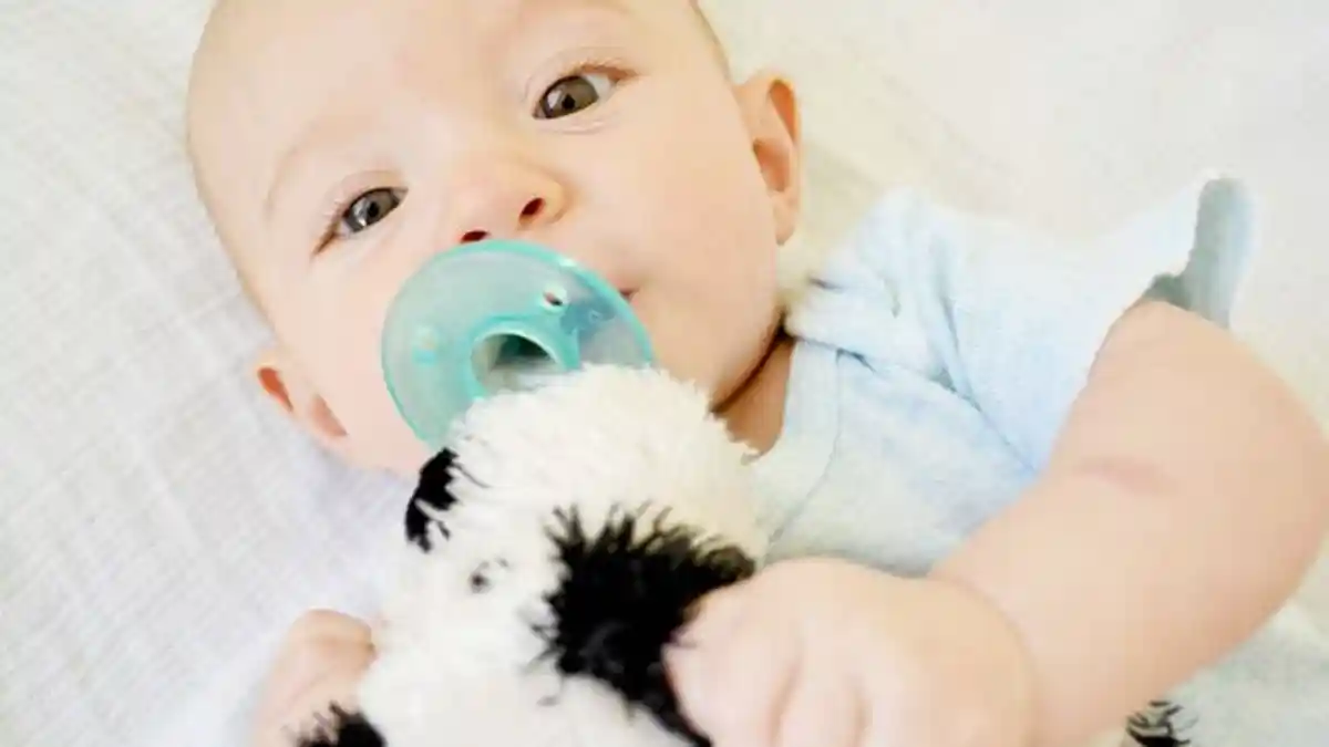 Mengapa Memberikan Empeng Pada Bayi Tidak Disarankan? Ini Alasannya