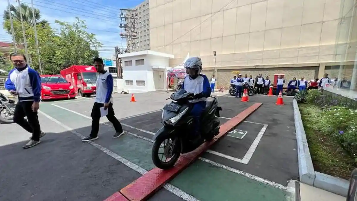 Honda Jateng Siapkan Guru – Guru SMK untuk Ajar Muridnya Safety Riding