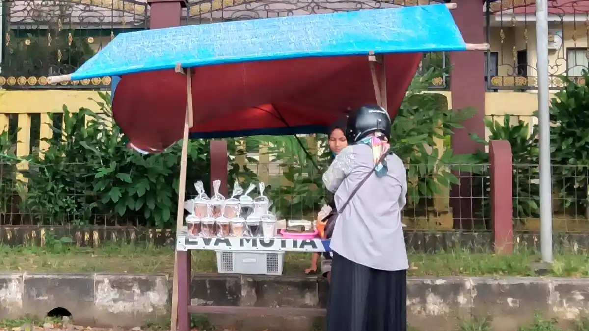 Curhat Penjual Takjil di Cibinong saat PSBB, Akui Tak Selaris pada Ramadhan Sebelumnya