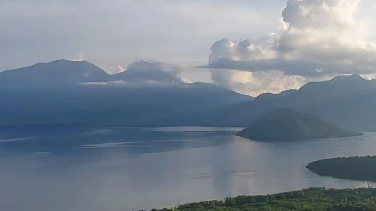Gunung Lewotobi Perempuan Naik Status Waspada, Warga Disarankan Pakai Masker. 