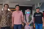 Branch-Manager-Kalla-Toyota-Ariyanto-tengah-dan-Direktur-Kemitraan-dan-Penyelerasan-Dunia.jpg