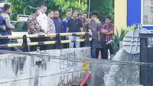 Hardiyanto-Kenneth-saat-meresmikan-rumah-pompa-Kebon-Raya-II-di-Jalan-Patra-Raya.jpg