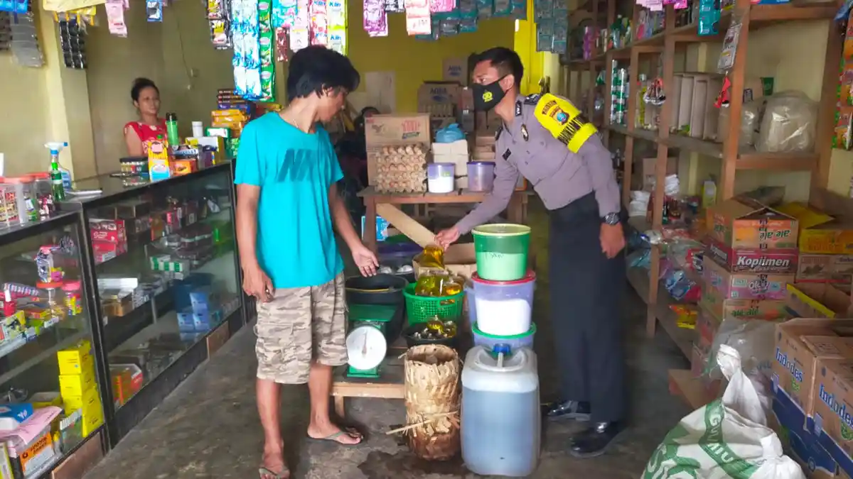 Bhabinkamtibmas Polres Batubara Cek Stok dan Harga Sembako Jelang Puasa