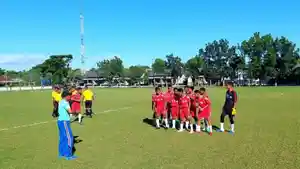 suasana-partai-pembuka-cabor-sepak-bola-di-popda-vi-ntt.jpg