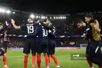 pemain-depan-prancis-karim-benzema.jpg