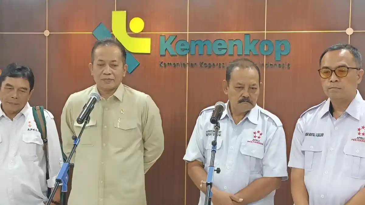 Ritel Modern Gerus Warung Kelontong di Daerah, Menkop Diminta Tinjau Ulang Perpres 112 Tahun 2007