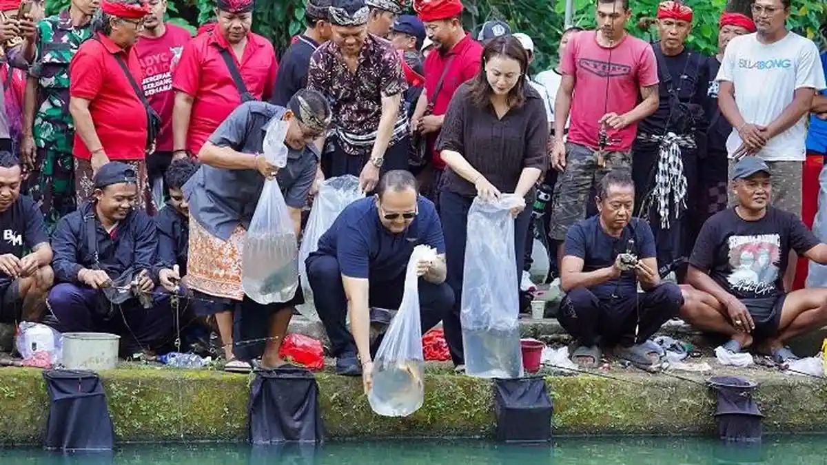Wabup Bagus Alit Sucipta dan Anggota DPRD Putu Yunita Oktarini Buka Lomba Mancing - Tribun-bali.com