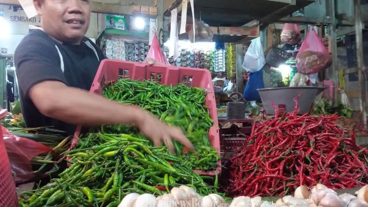 Kepala Unit Pasar Jambu Dua Bogor Klaim Kenaikan Harga Cabai karena Curah Hujan