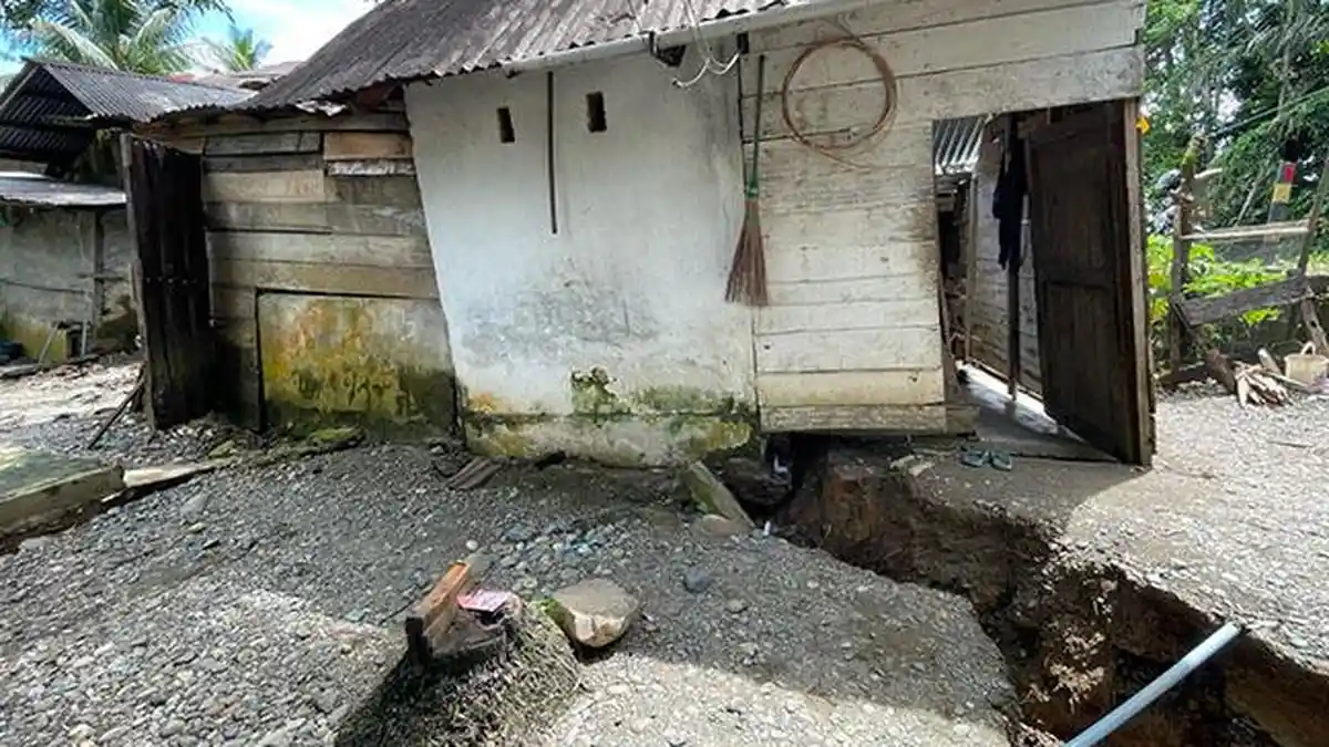 Delapan Rumah Rusak Dampak Tanah Bergerak