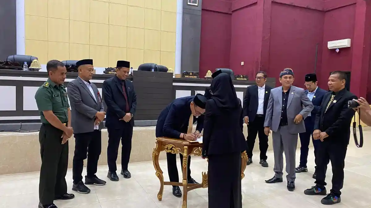 Rapat Paripurna DPRD Pasangkayu Molor Hampir Dua Jam, Hanya 13 Anggota Hadir