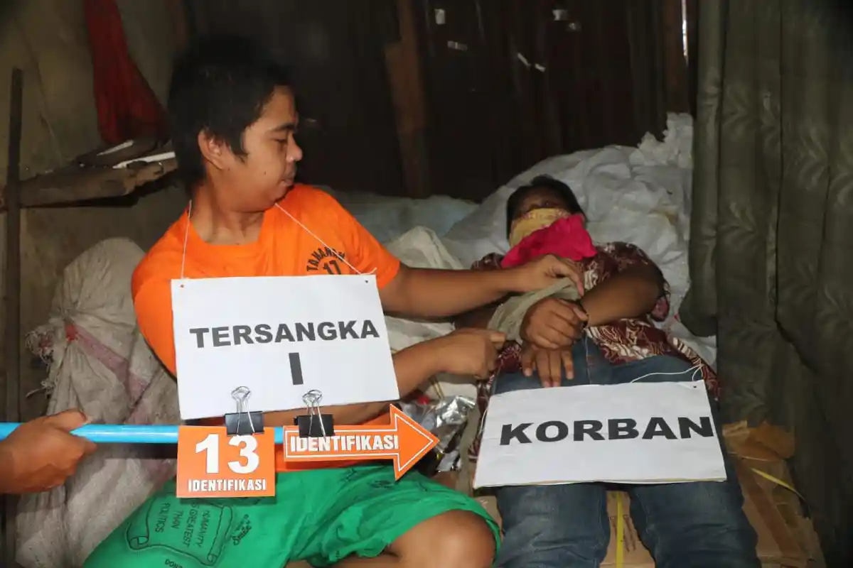 Kisah Cinta Nenek Dan Brondong Muda Berujung Pembunuhan, Tersangka Lakukan 27 Adegan Rekonstruksi