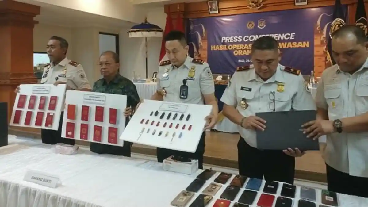 Imigrasi Deportasi Dua WNA Prancis Pelaku Video Porno di Karangasem