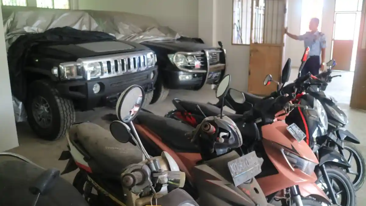 4 Mobil Mewah Milik Mantan Bupati Kukar Masih Terparkir di Rupbasan, Begini Kondisinya