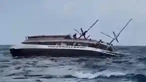 Kapal-wisata-Budi-Utama-tenggelam-di-Perairan-Padar-Selatan.jpg