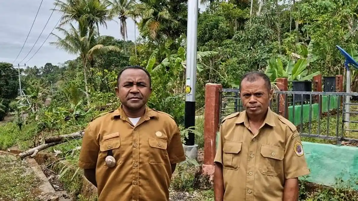 Dari Pelita Menuju Terang: Harapan Baru Warga Dusun Oelhue Mulai Menyala - Pos-kupang.com