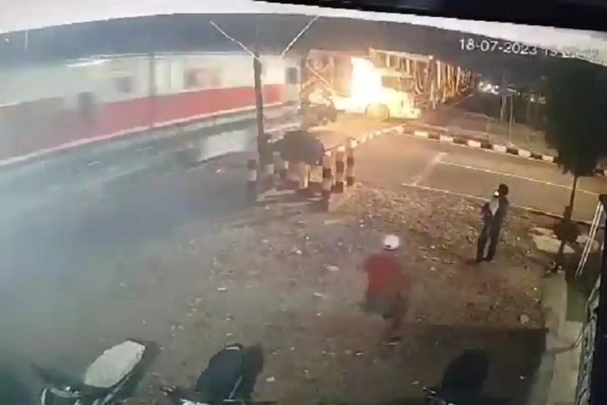 Seluruh Perjalanan Kereta Sudah Normal Pasca-Kecelakaan KA Brantas Tabrak Truk di Semarang