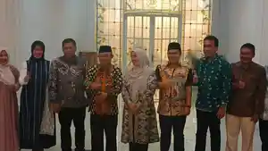 Mendikdasmen-Abdul-Muti-keempat-dari-kiri-bersama-Bupati-Majalengka.jpg