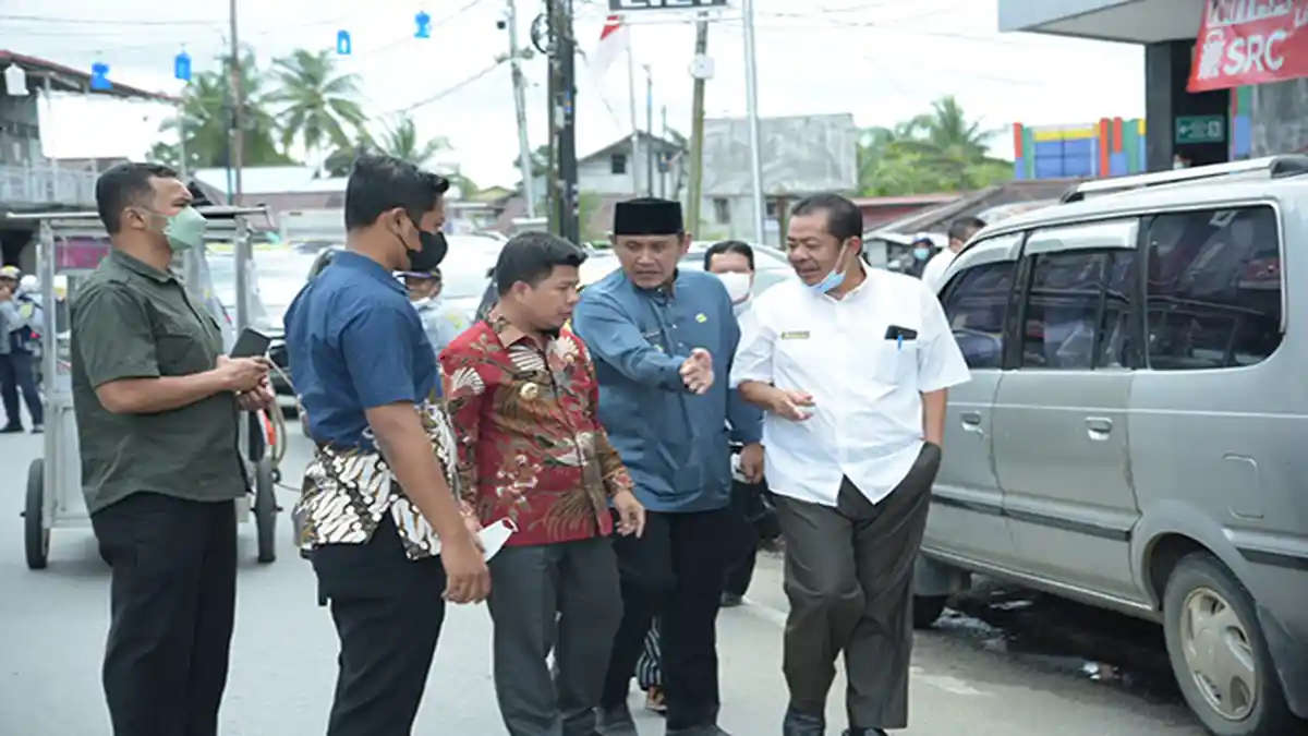 Bupati Satono Ingin Pedagang dan Drainase Pasar Tradisional Sambas Ditata Ulang