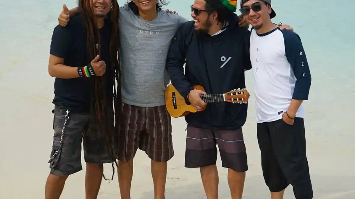 Chord Kunci Gitar dan Lirik Bebas Merdeka - Steven and Coconut Treez : Kujalani Apa Adanya