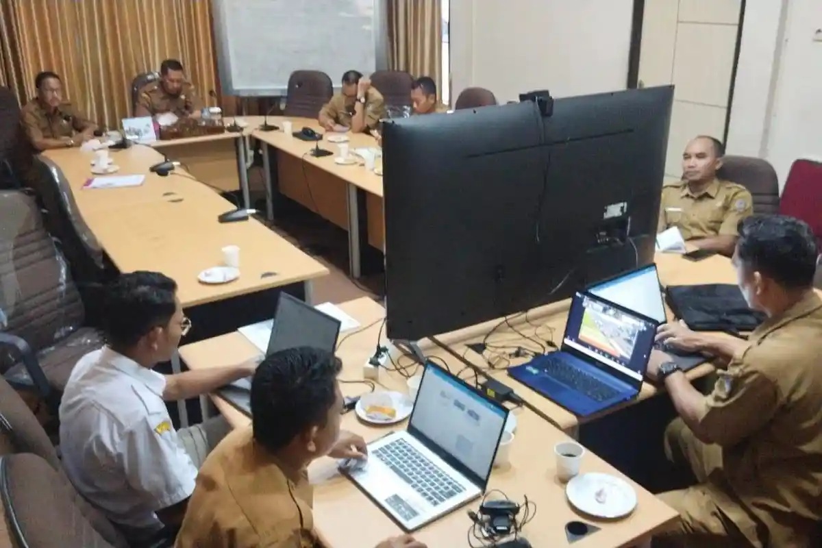 Pj Bupati Kayong Utara Hadiri Rakor Pengendalian Inflasi dengan Kemendagri Melalui Zoom Meeting