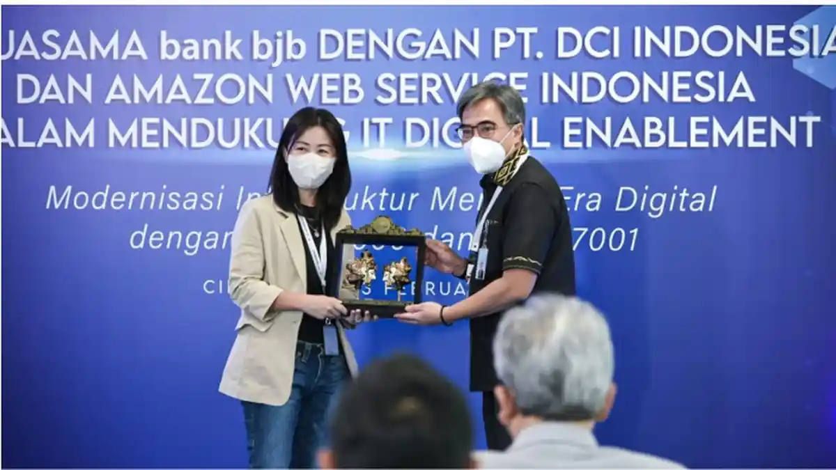 Perkuat SDM Menuju Bank Hybrid, bank bjb Gandeng Dua Perusahaan IT Dunia