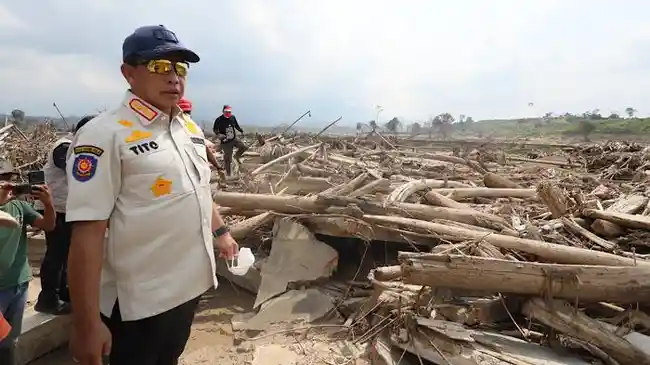 Kayu Hanyutan Jadi Material Huntara Warga Terdampak Banjir Aceh–Sumut