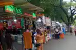 Pedagang IRTI Monas Masih Sepi Pembeli