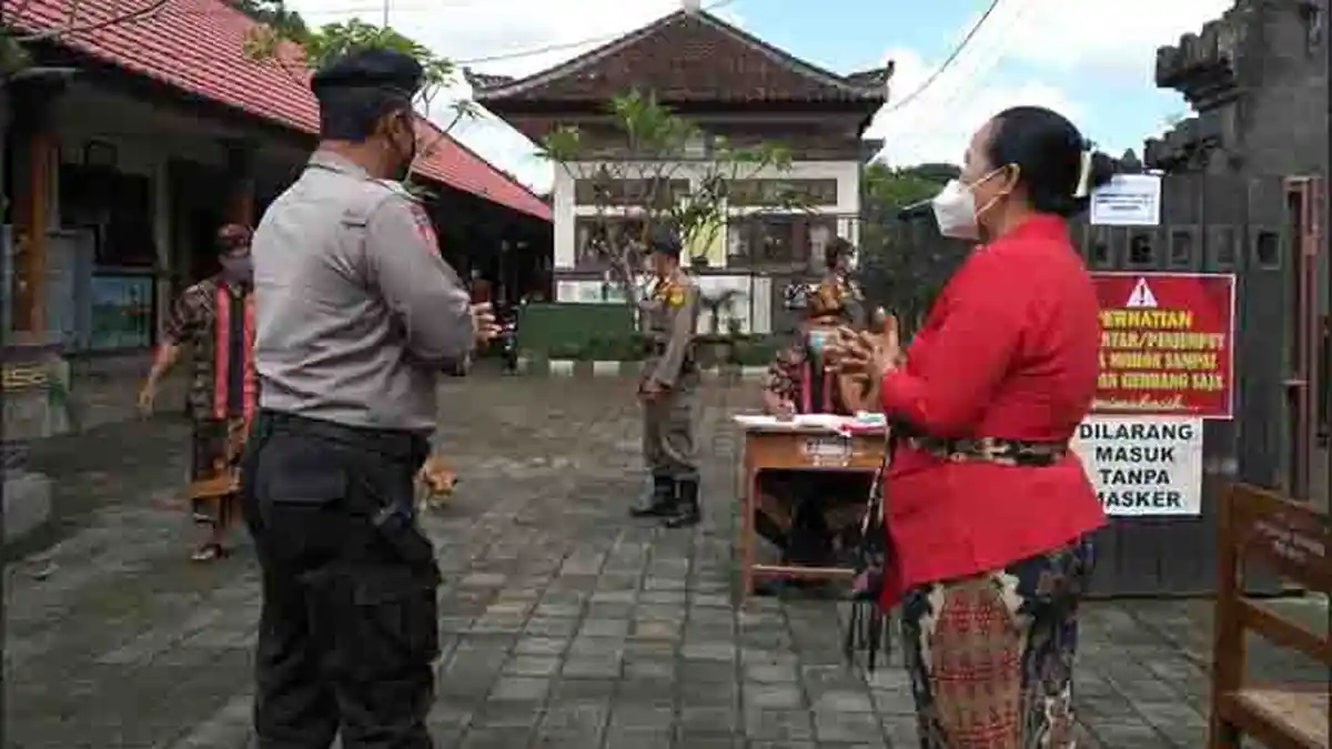 Pemantauan PTM Terbatas Terus Dilakukan Unit Samapta Polsek Abiansemal
