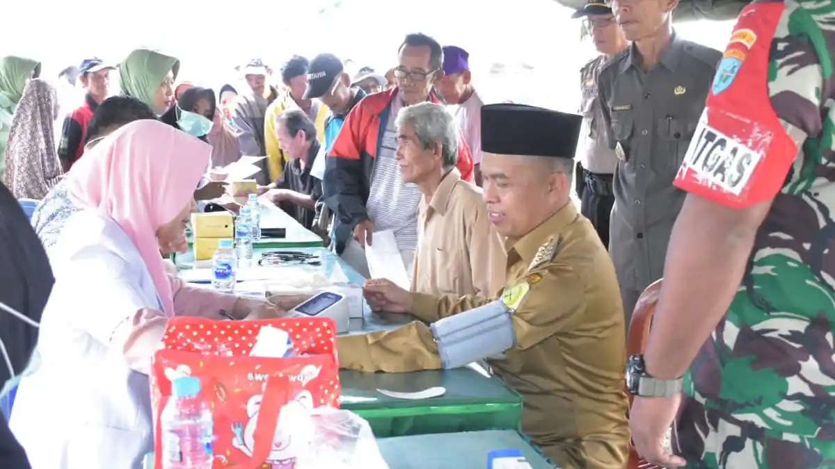 10 Orang Dokter Diturunkan Pada Kegiatan Pengobatan Gratis di Sambas