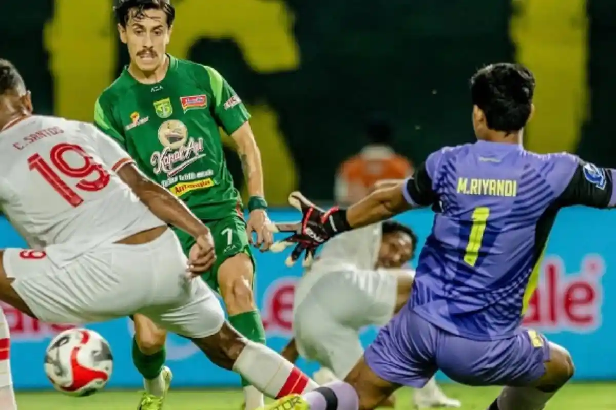 Meski Persebaya Menang Lawan Persis Solo, Bonek Tetap Desak Eduardo Perez Keluar