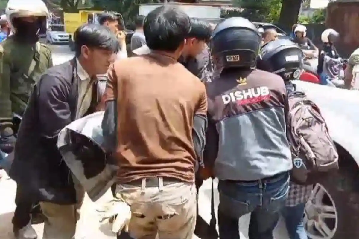 Kecelakaan Maut, Seorang Pengendara Motor Tewas di TKP, Motor Tabrakan dengan Truk Kontainer