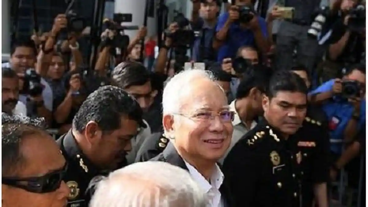 Mantan PM Malaysia, Najib Razak, Terancam Dipenjara Lebih dari 100 Tahun   