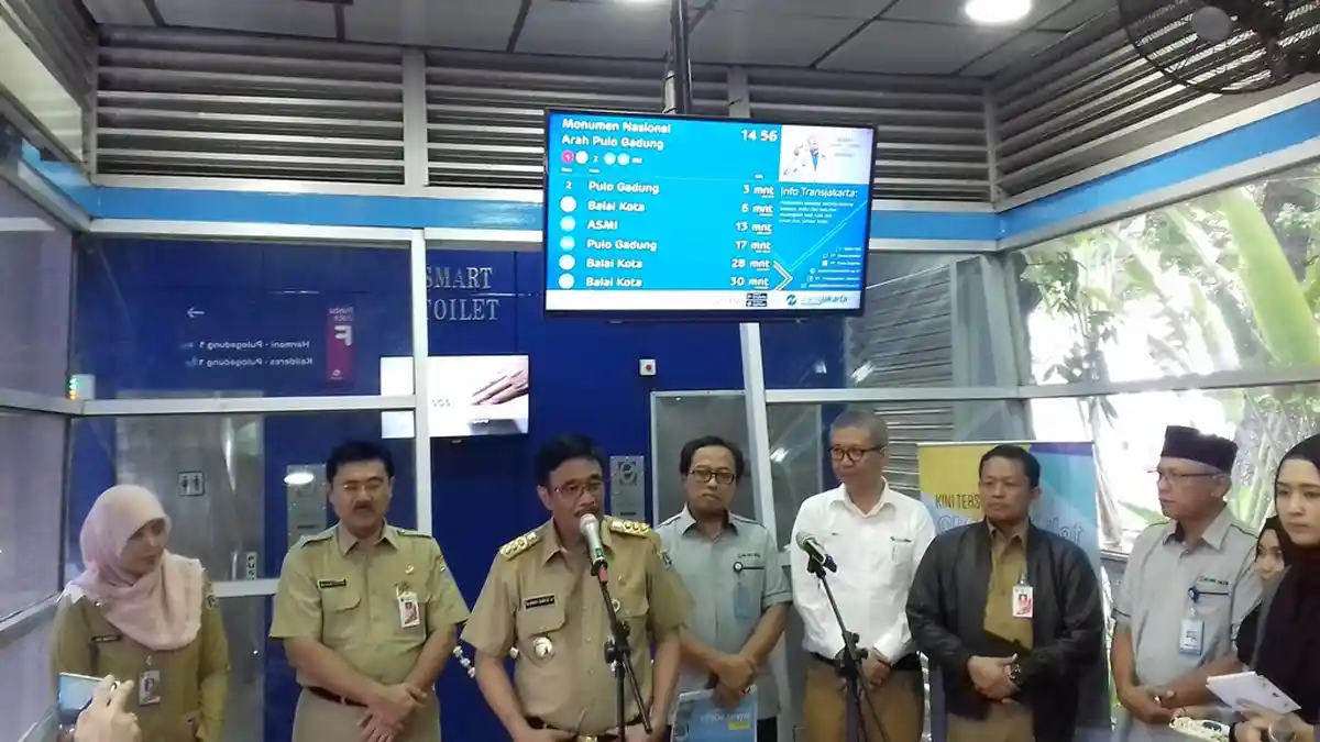 Djarot Ingin Seluruh Halte TransJakarta yang Sibuk Dibangun Smart Toilet