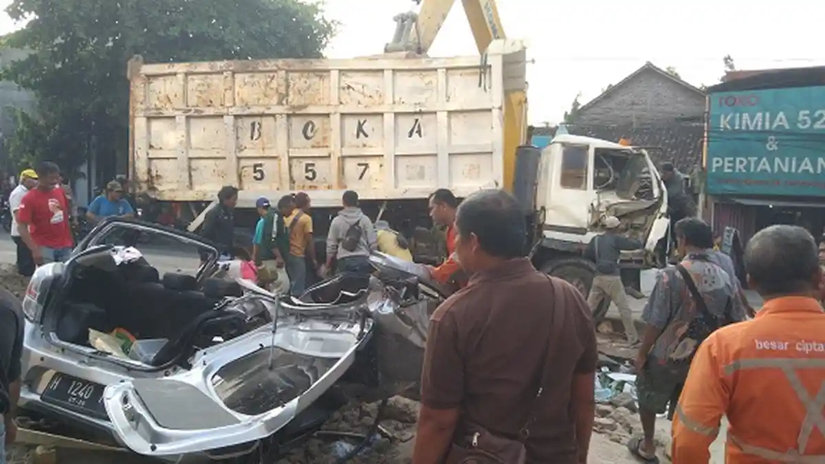 Sopir Dump Truk Timpa Mobil Agya di Ngaliyan Semarang Ditetapkan Tersangka, Polisi: Rem Blong