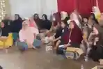 Puluhan Warga Tagih Emas ke Anggota DPRD Banten Roni Mitra: Uang Sudah Dibayar, Emas Tak Kunjung Ada